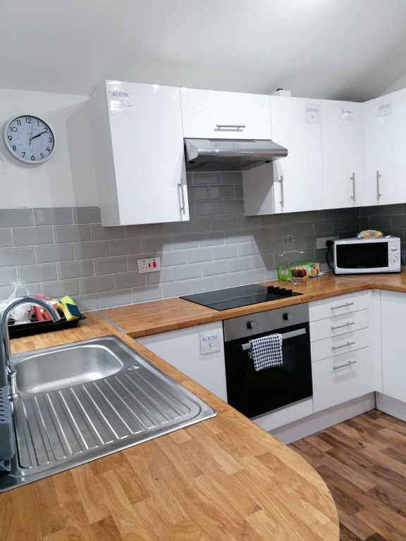 Property photo 1 of 3 Shared Kitchen
