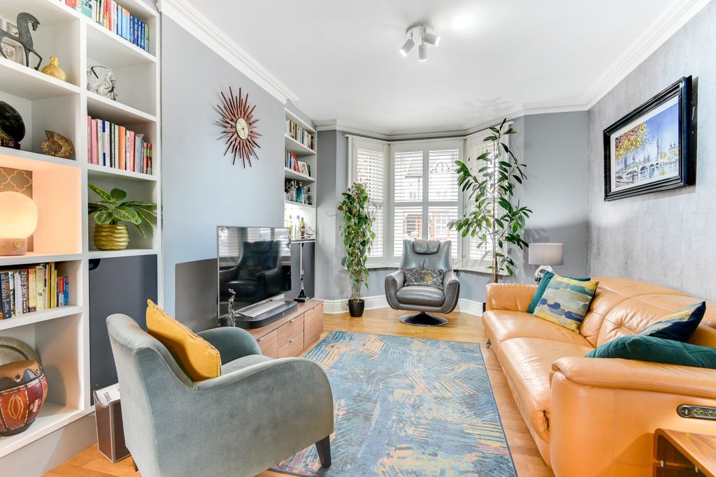 Property photo 2 of 37 70Kingsland-5