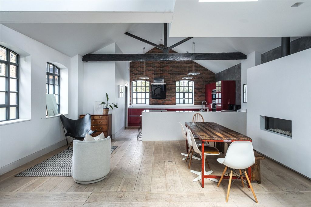 Property photo 2 of 24 Picture No. 63