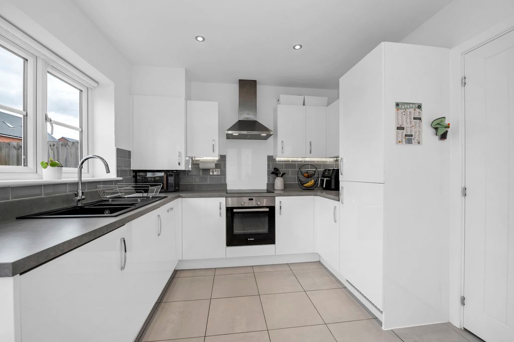 Property photo 2 of 14 Kitchen