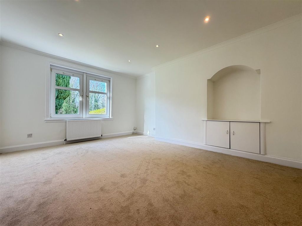 Property photo 2 of 12 Lounge