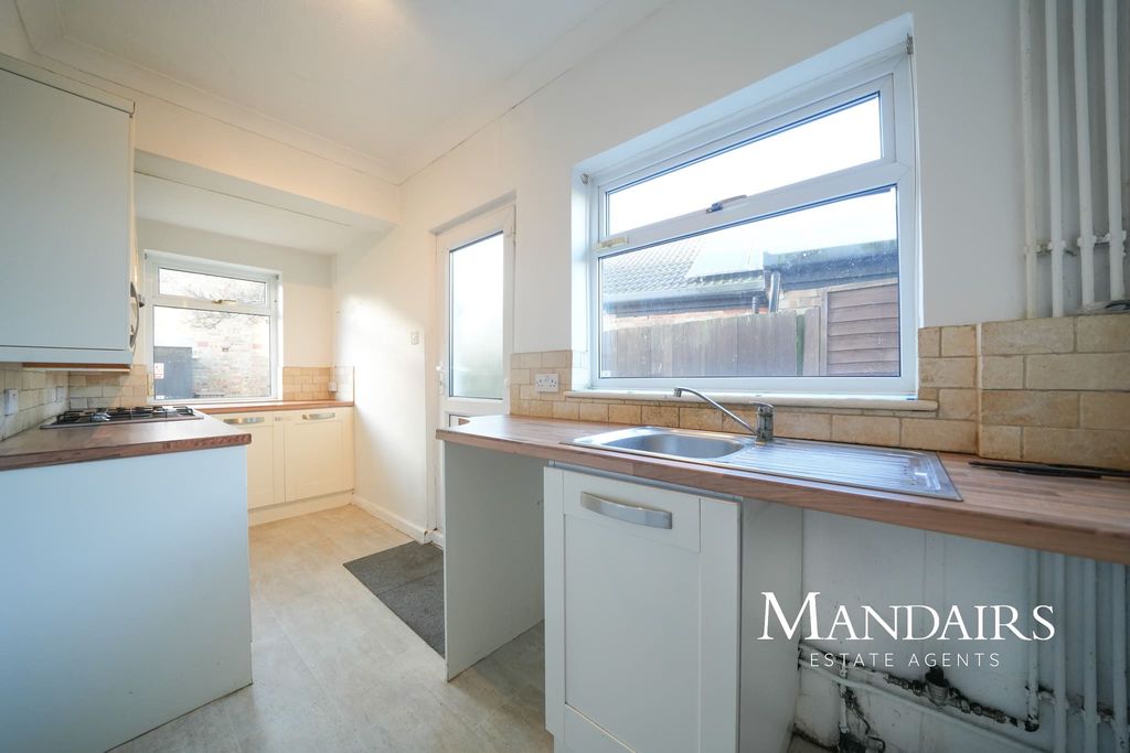 Property photo 3 of 27