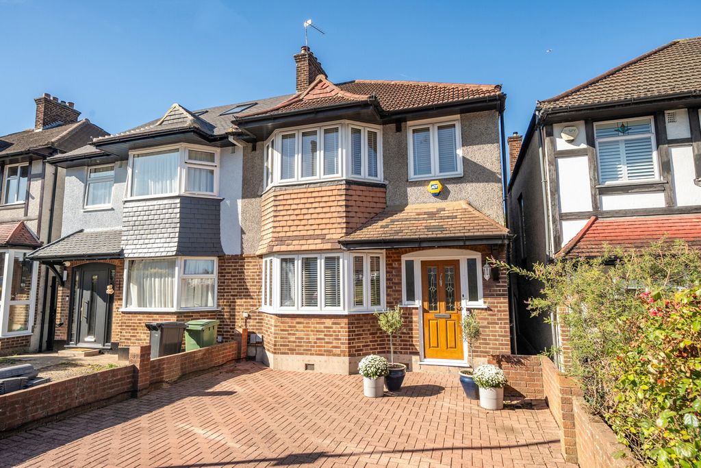 Property photo 1 of 19 External