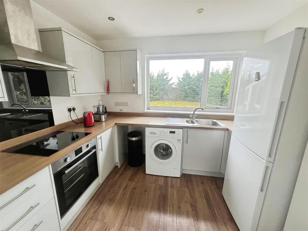 Property photo 2 of 12 Kitchen