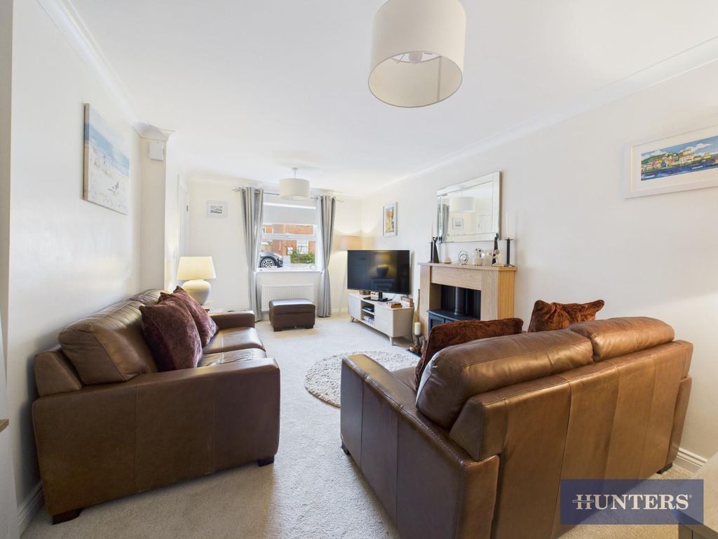 Property photo 2 of 16 Living Room