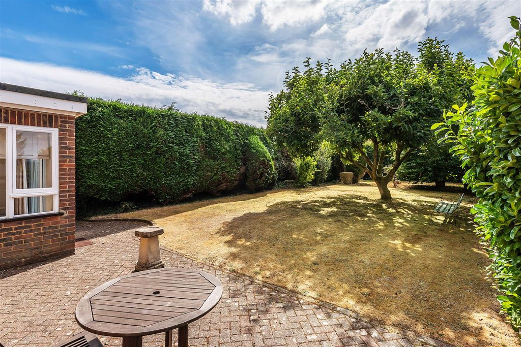 Property photo 2 of 22 60-Stoneleigh-Road-7.Jpg