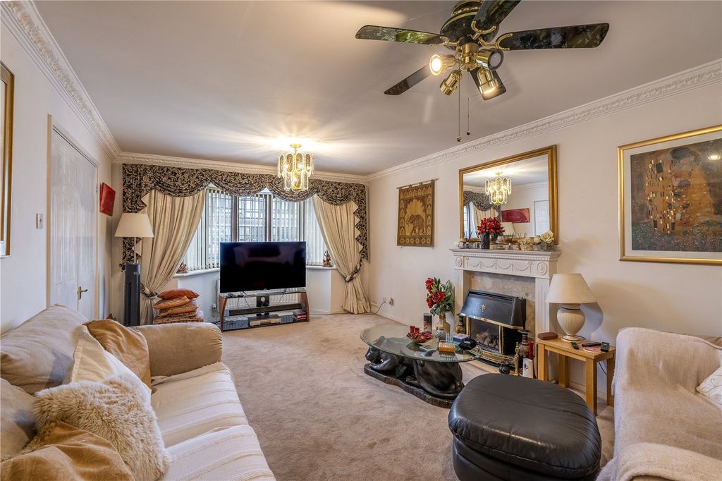 Property photo 3 of 34 Picture No. 39