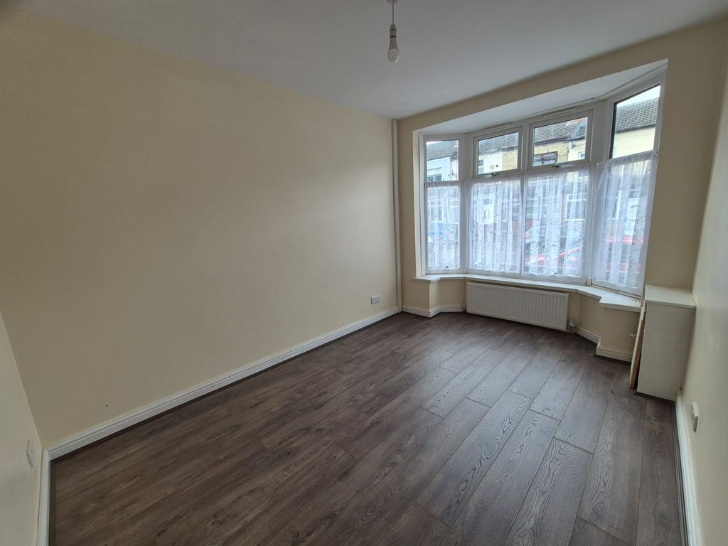 Property photo 1 of 18 Terraced To Rent Three Bedroom Third Avenue, Birmingham B9 5Rl