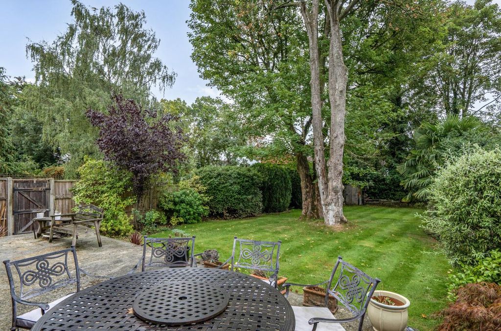 Additional image 15 of 5 bed property for saleCanons Drive, Edgware HA8