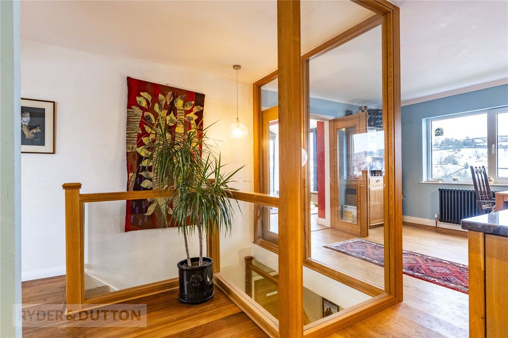 Property photo 3 of 26 Entrance Hallway