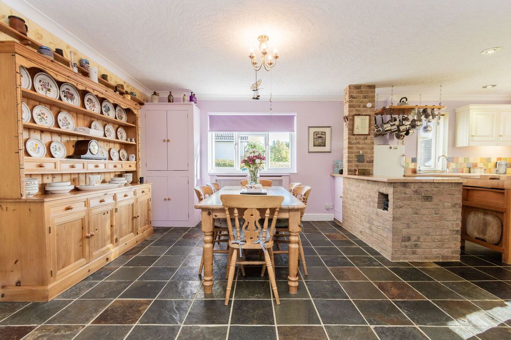 Property photo 3 of 21