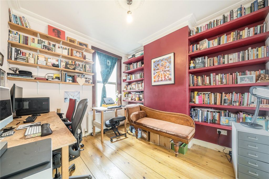 Property photo 3 of 8 Reception