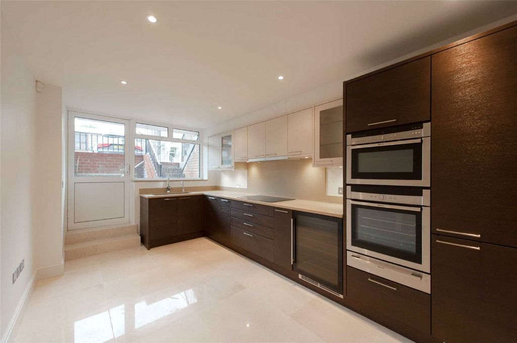 Property photo 1 of 10 Photo 9