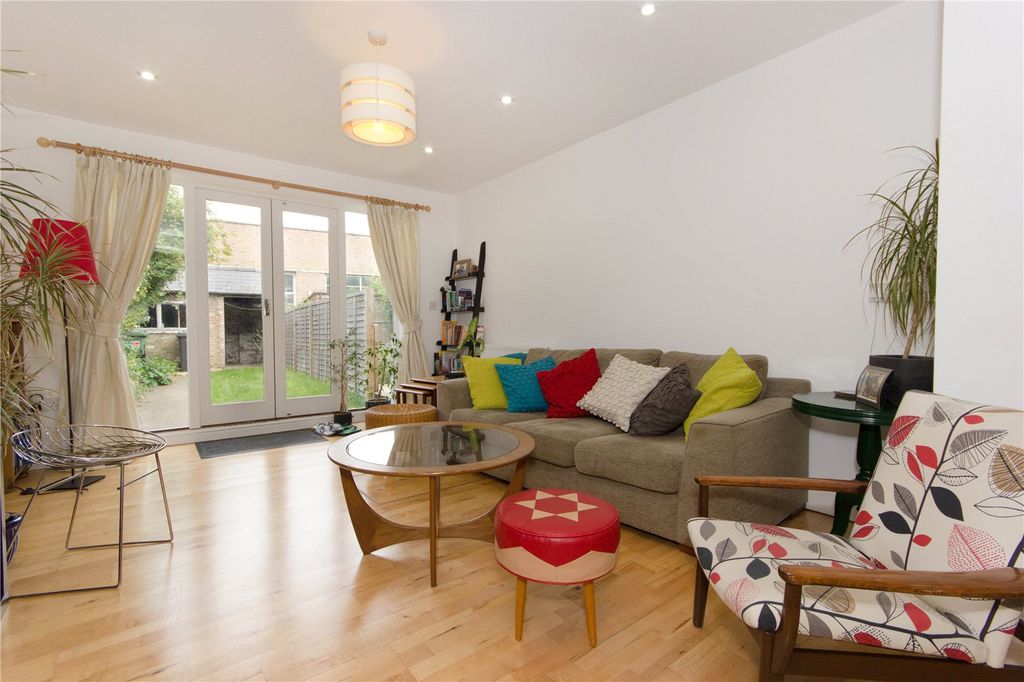 Property photo 2 of 9 Living Room