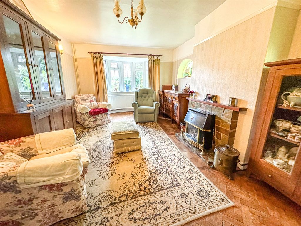 4 bed detached house for saleCranmore Gardens, Aldershot, Hampshire GU11 photo 4