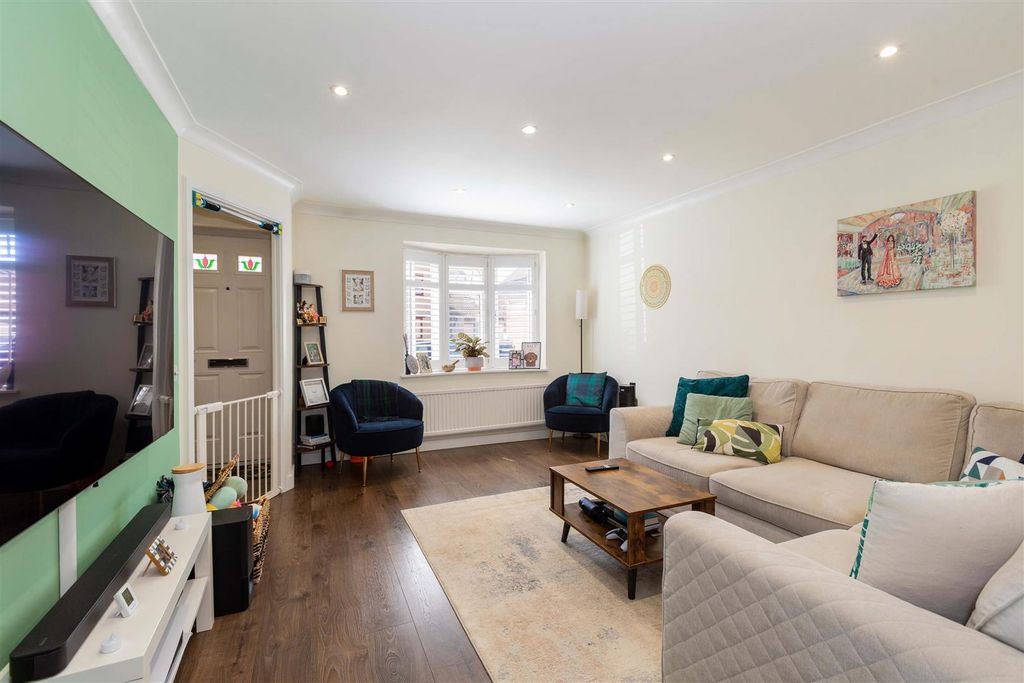 Property photo 2 of 16 130 Bader Gardens-7.Jpg
