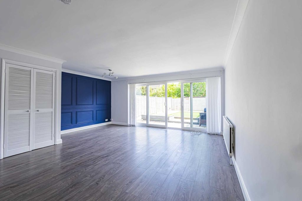 Property photo 2 of 12 Photo