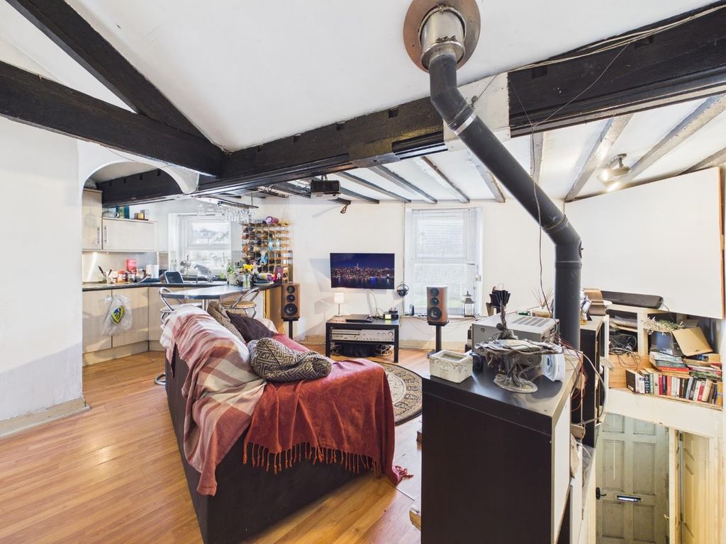 Property photo 2 of 10 Cam04899G0-Pr0300-Still001.Jpg