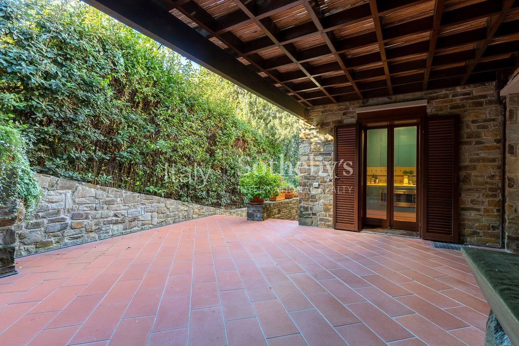 Property photo 2 of 25