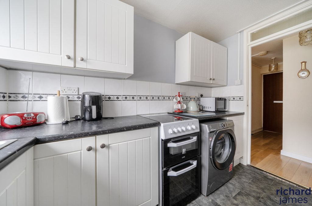 Property photo 2 of 12 7d3E629A55974F19A33Bbb7d48B2857d