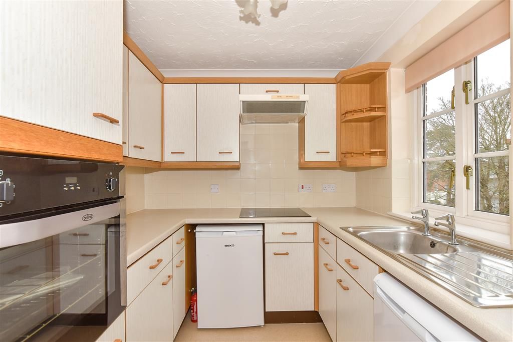Property photo 3 of 9 Kitchen