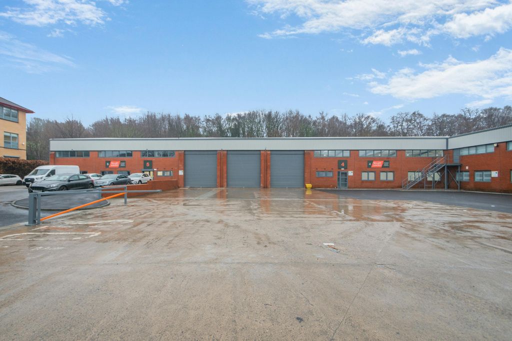 Property photo 1 of 7 8676230-Exterior02-800.Jpg