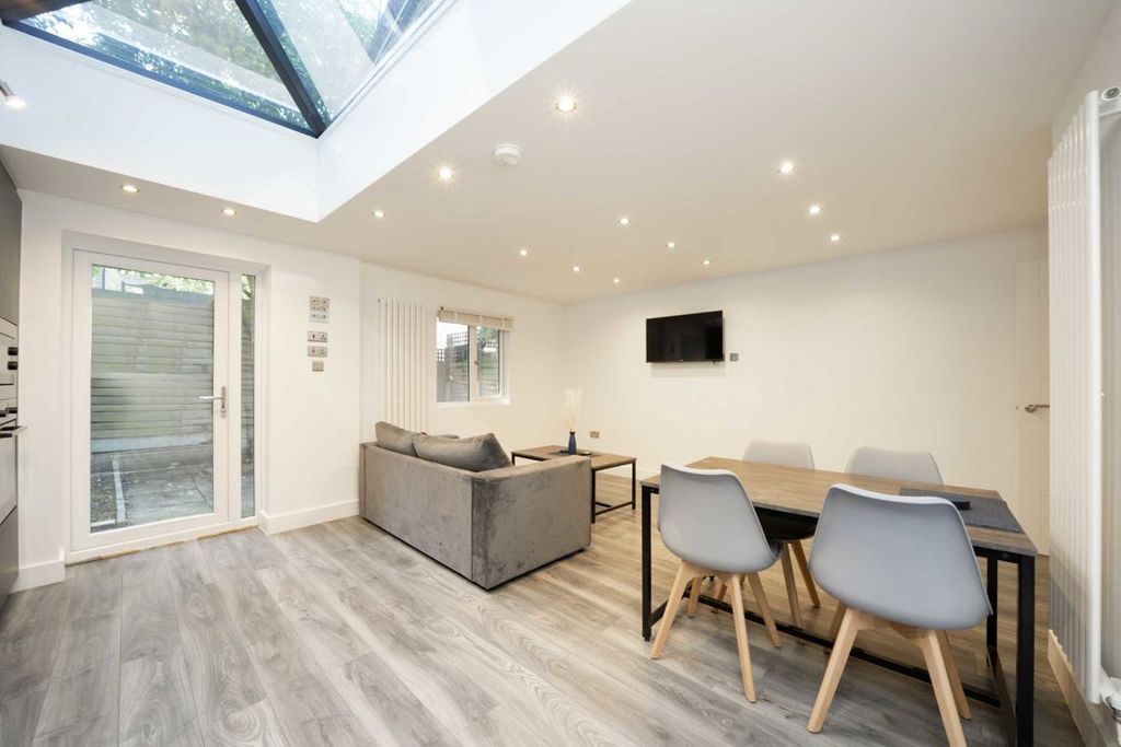 Property photo 3 of 5