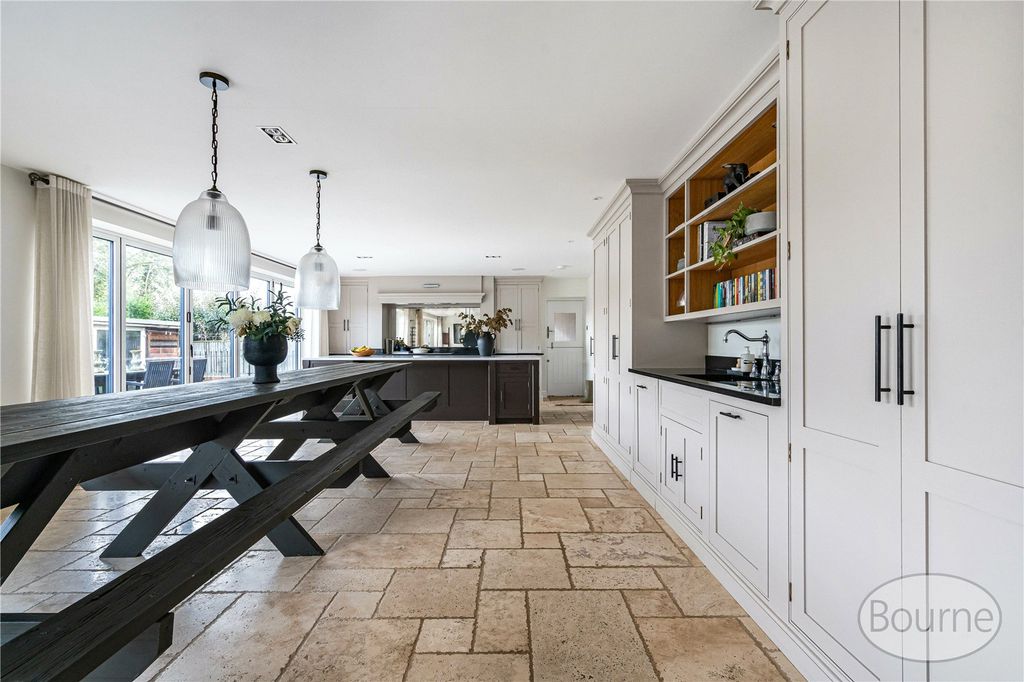 Property photo 2 of 39 Picture No. 11