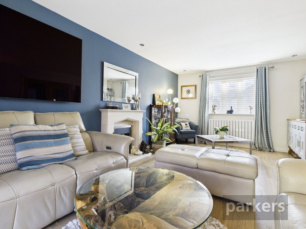 Property photo 3 of 34 Living Room