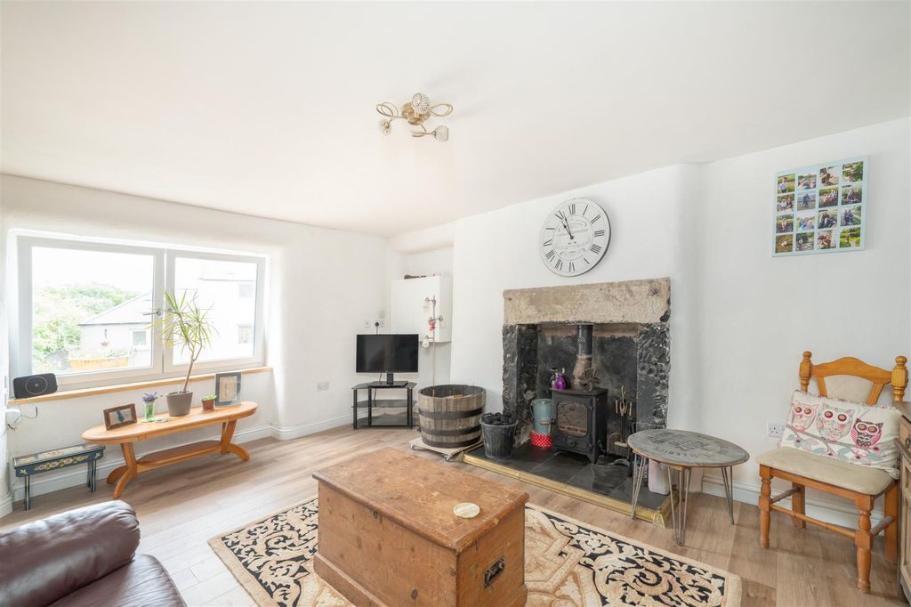 Property photo 3 of 15 1_Bow_Windows-06.Jpg