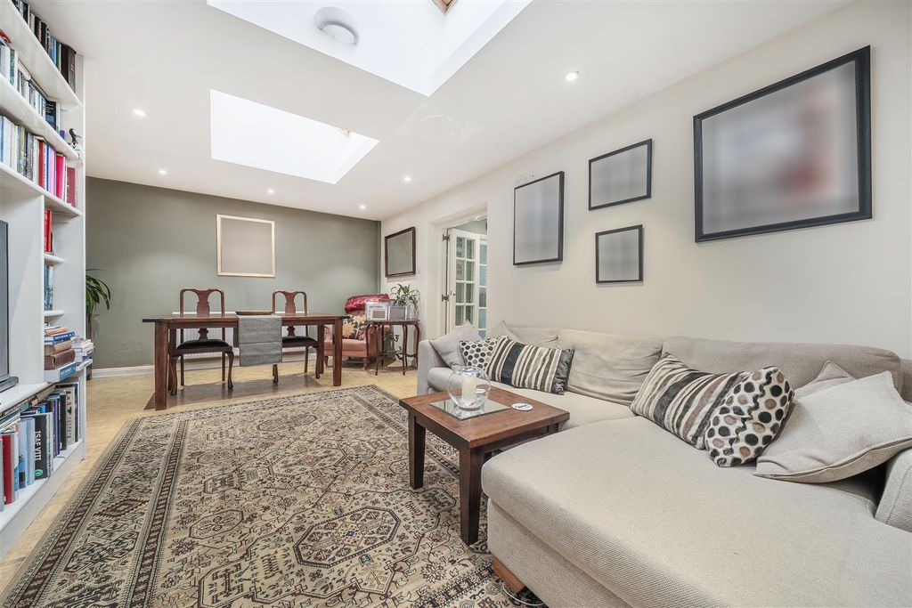 Property photo 3 of 33