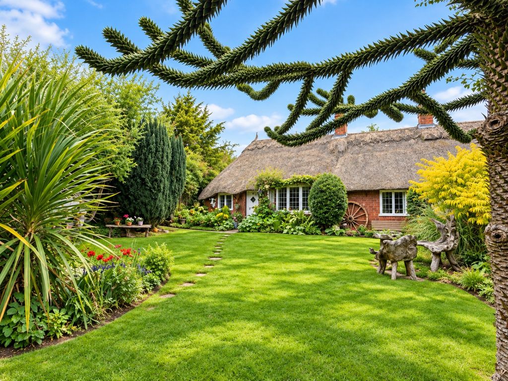 Property photo 1 of 43 5704410