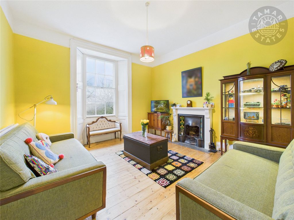 Property photo 2 of 19 Sitting Room