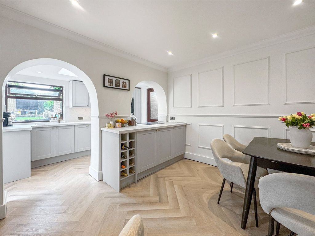 Property photo 2 of 16 Picture No. 14