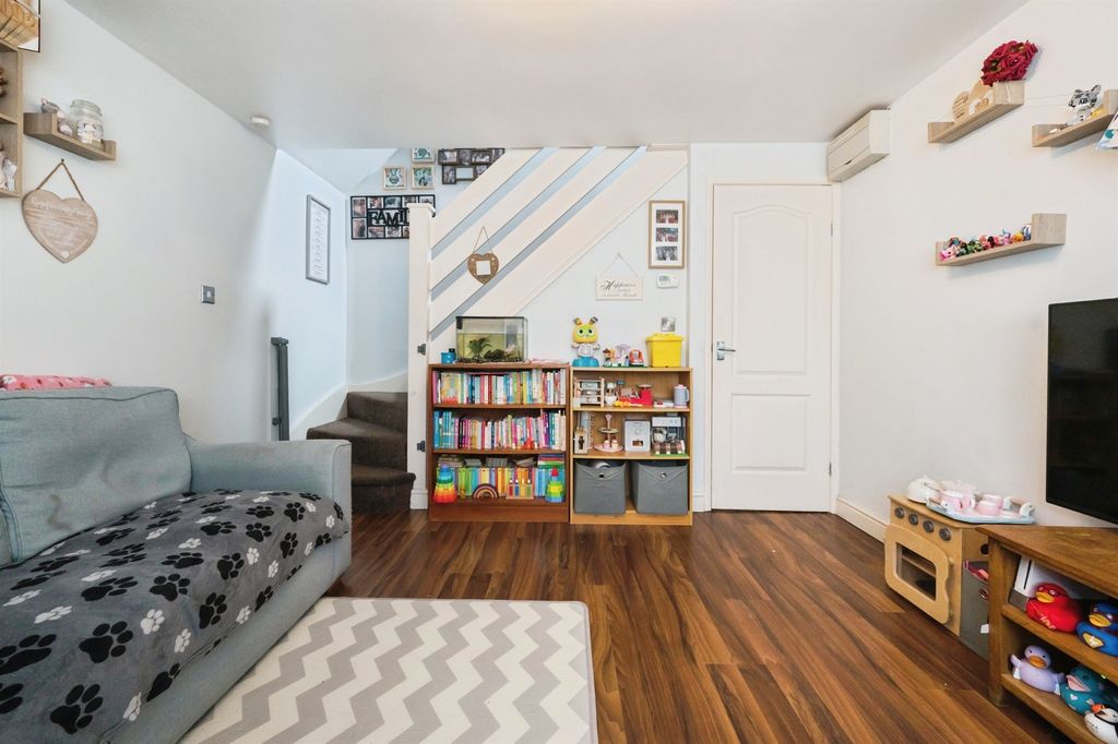 Property photo 3 of 12