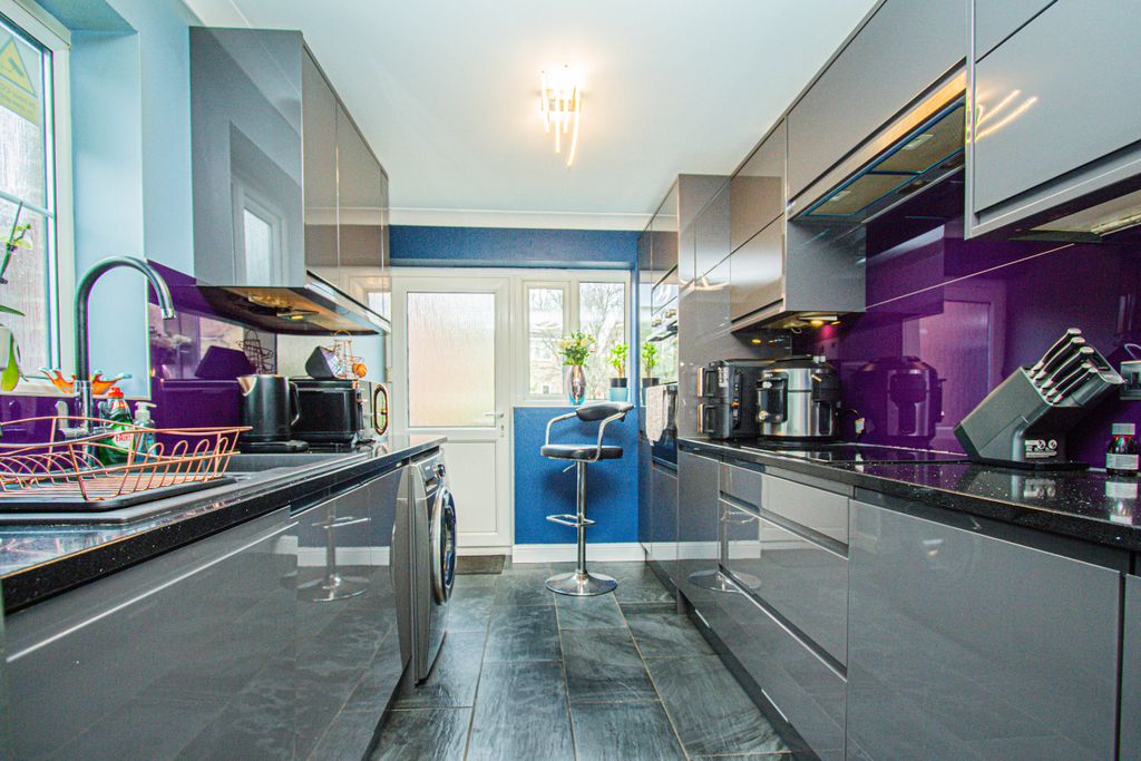 Property photo 2 of 19 Kitchen