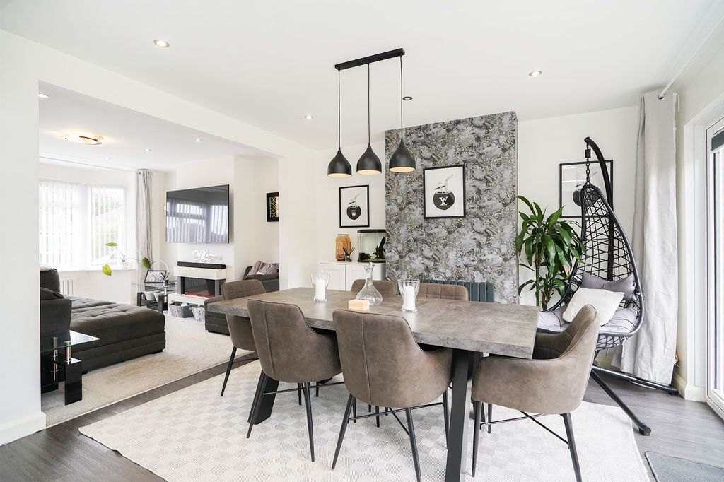 Property photo 2 of 19 Dining Space
