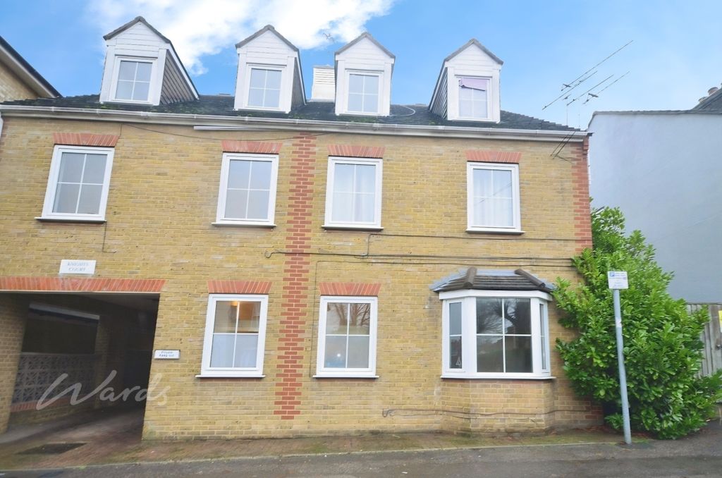 Property photo 1 of 5 Knights Court Front