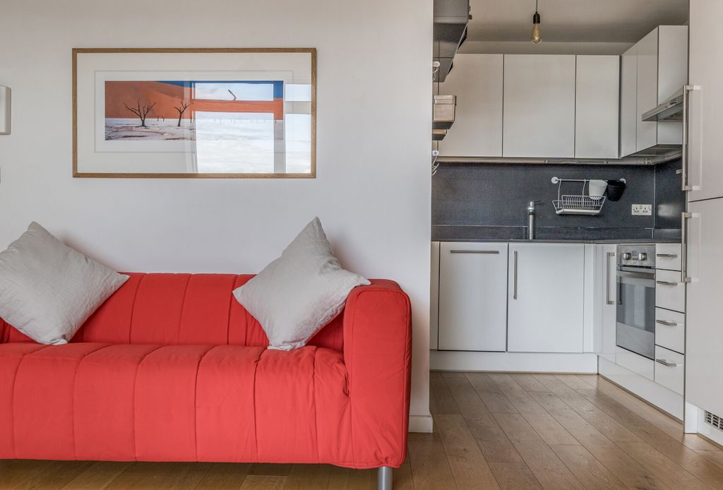 Property photo 3 of 16 1356300-11-68d422...