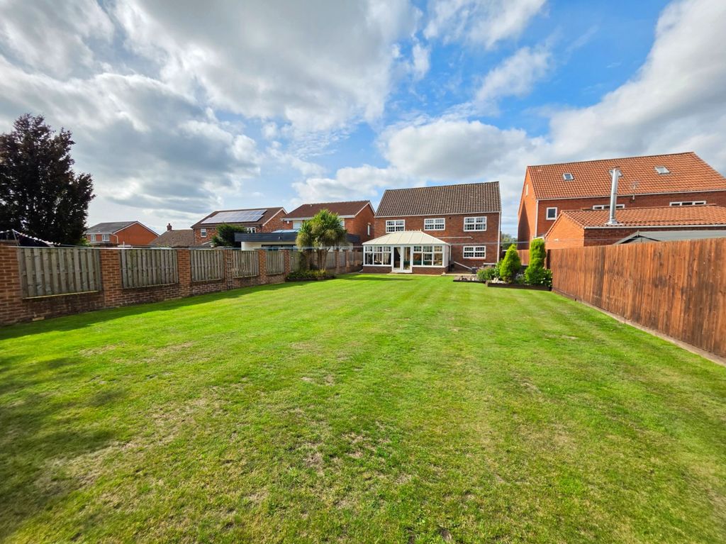 Property photo 2 of 35