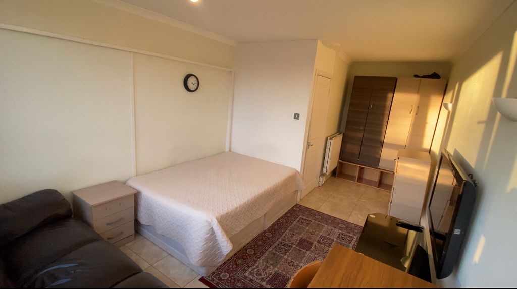Property photo 3 of 17 Room A