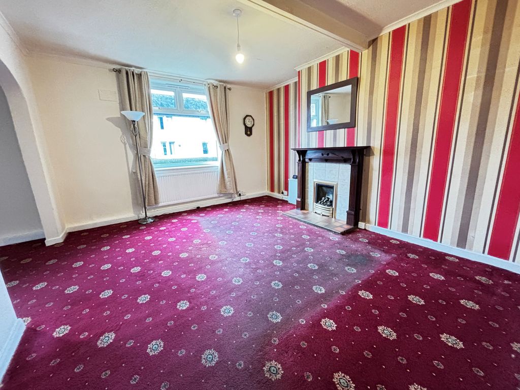 Property photo 3 of 12 Lounge