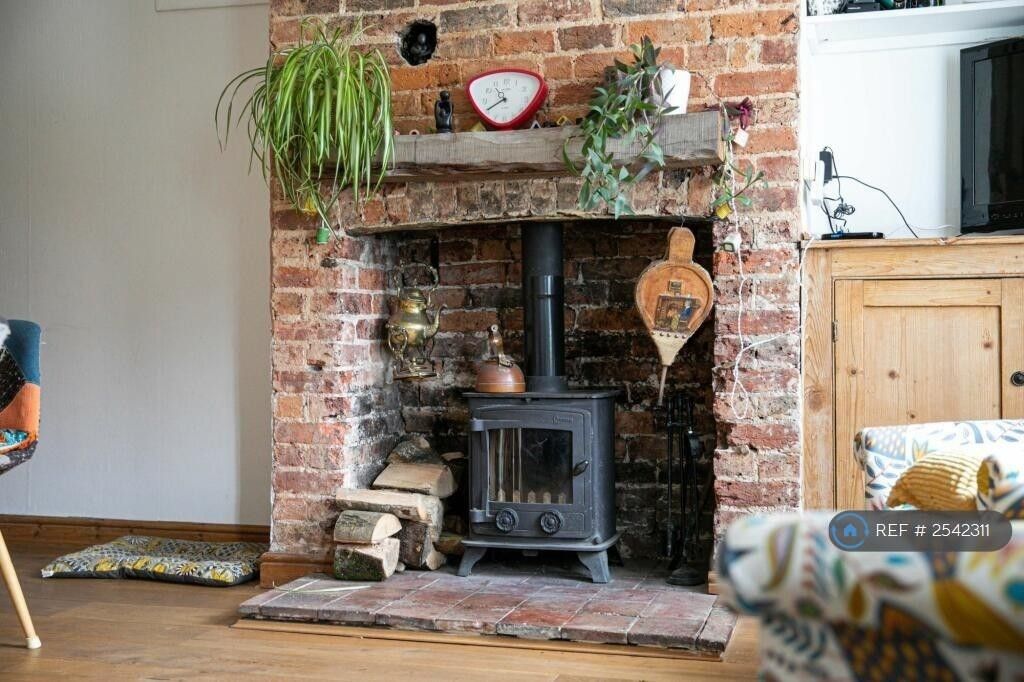 Property photo 3 of 9 Woodburner