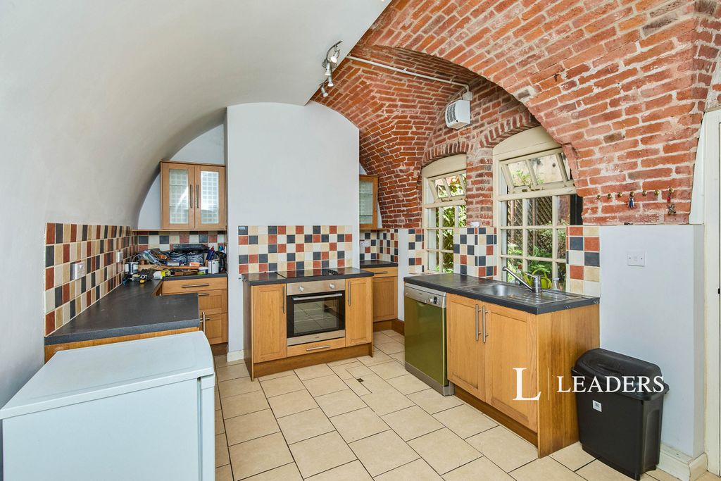 Property photo 2 of 10 8123318E-De78-4929-A