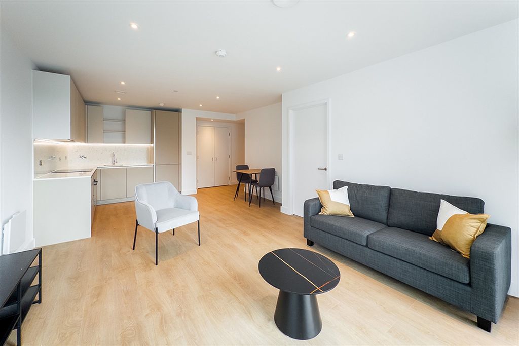 Property photo 2 of 8 (Main)