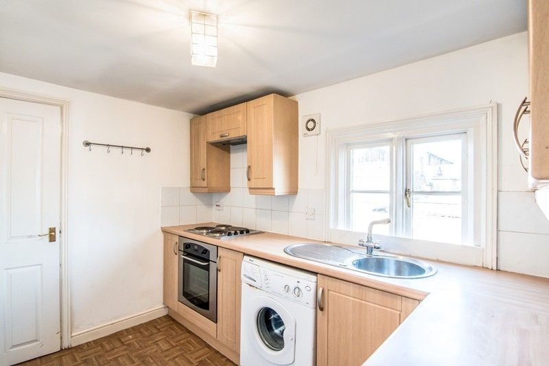 Property photo 3 of 8 Kitchen 1