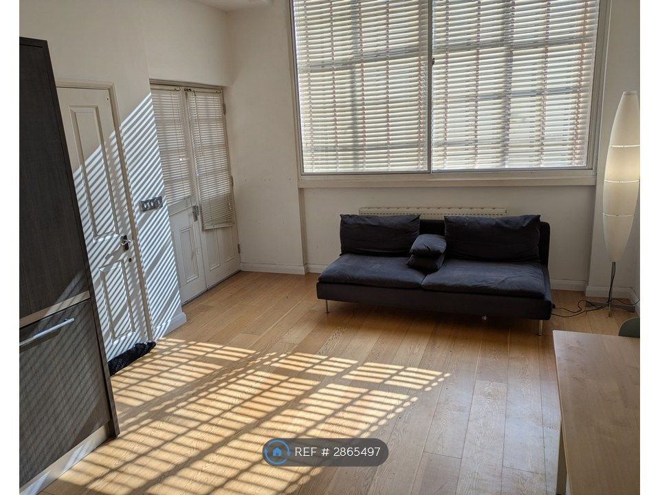 Property photo 2 of 11 Living Area