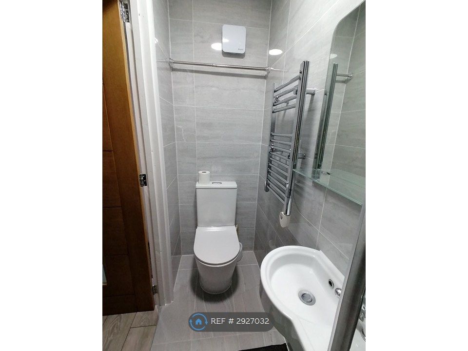 Property photo 2 of 4 Toilet