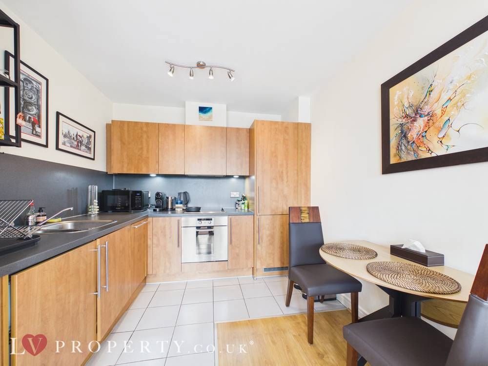 Property photo 3 of 9 Giraffe360-Still009