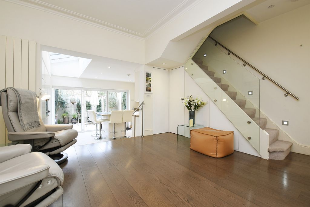 Property photo 2 of 11 Coningsby Road, W5 - Reception 1